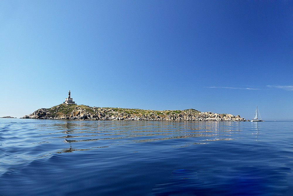Spiaggia Isola dei Cavoli - Fiore Di Maggio