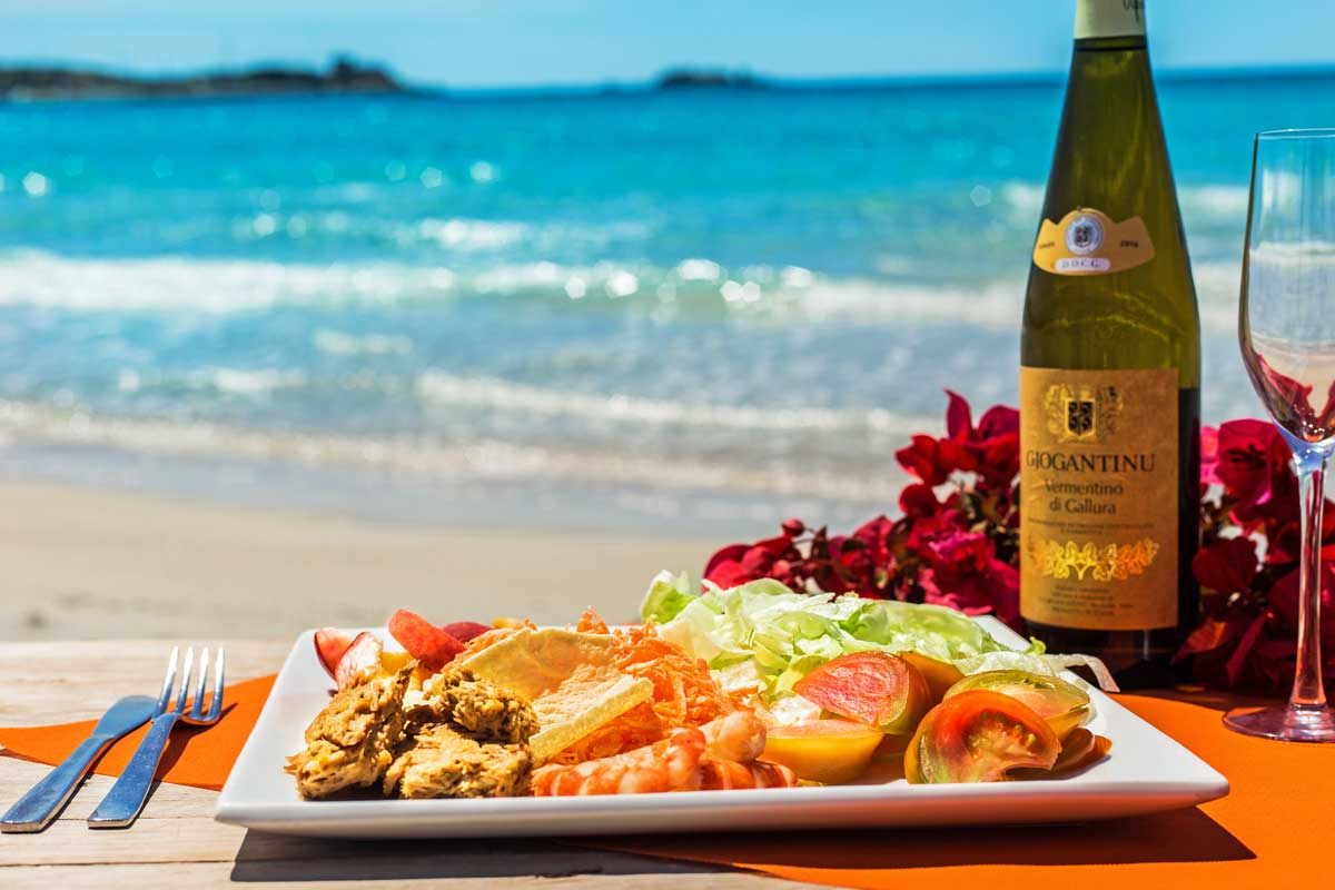 In grande pranzo a bordo di Fiore Di Maggio